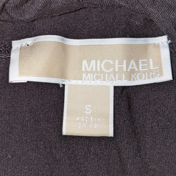 Sleeveless Draped Blouse - Picture 3 of 4